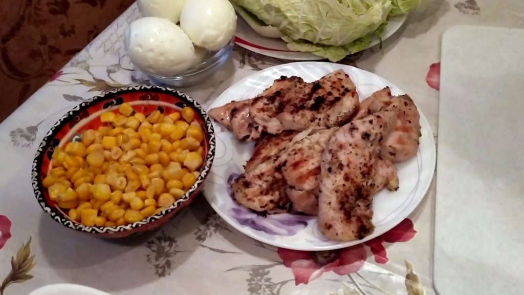 Нежнейший салат с курицей и пекинской капустой Нежнейший салат с курицей и пекинской капустой.